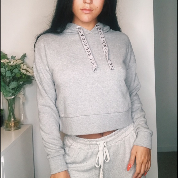 Forever 21 Tops - Forever 21 NYC Cropped hoodie